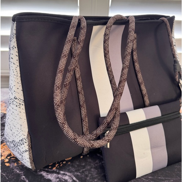 NEOPRENE TOTE BAG ✨ - Picture 8 of 9